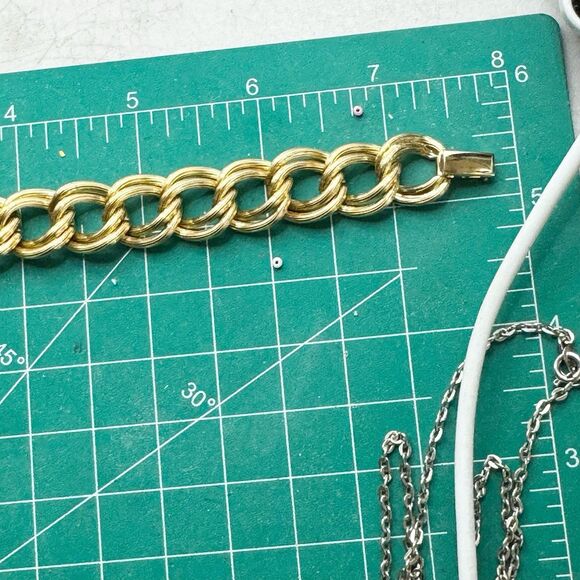 Avon Vintage Textured Chunky Double Curb Chain Link Bracelet Large 7.5” Signed - Picture 12 of 12